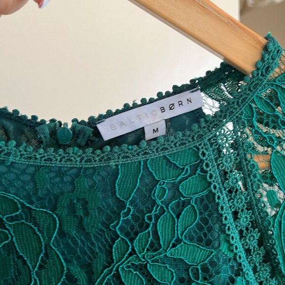 Green lace dress with side slit - Picture 2 of 3